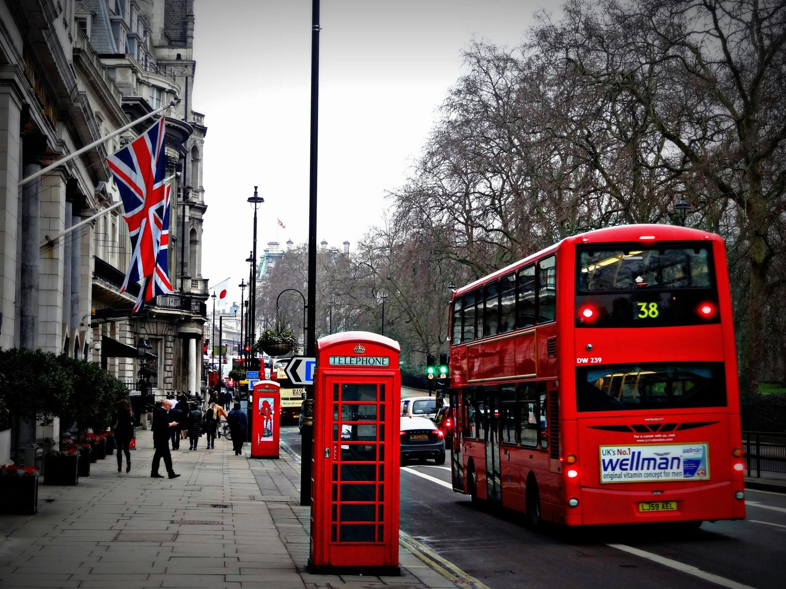 Photo of 2 Deck Bus Near People in London, United Kingdom